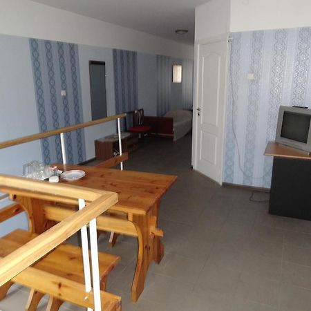 Hotel Rebir Daugavpils Buitenkant foto