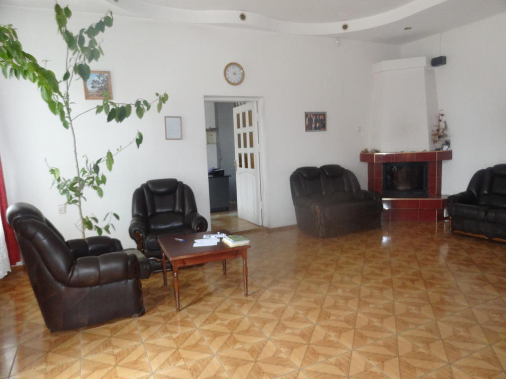 Hotel Rebir Daugavpils Buitenkant foto