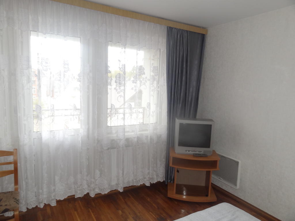Hotel Rebir Daugavpils Buitenkant foto