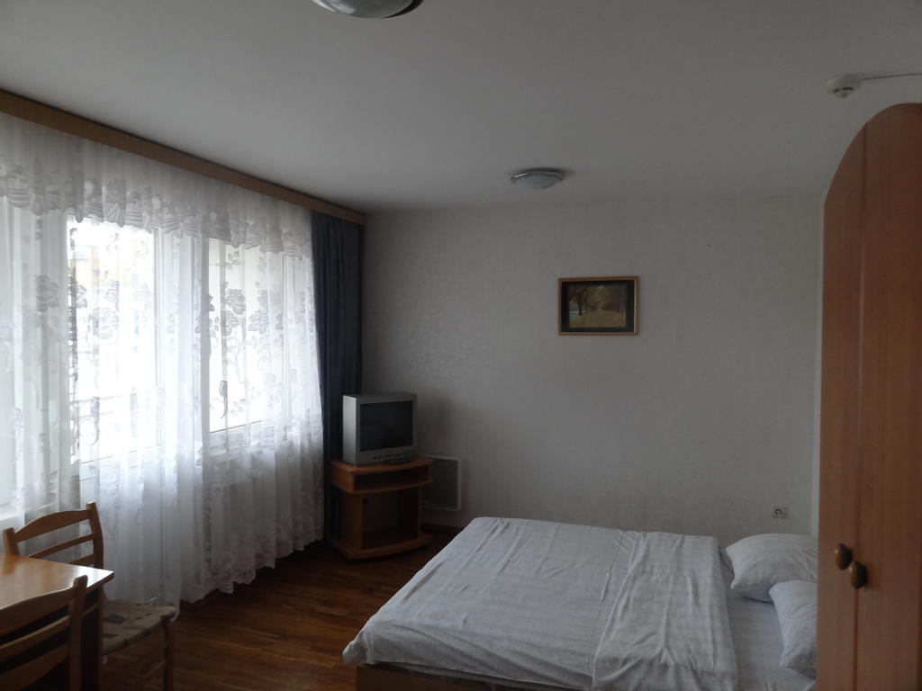 Hotel Rebir Daugavpils Buitenkant foto