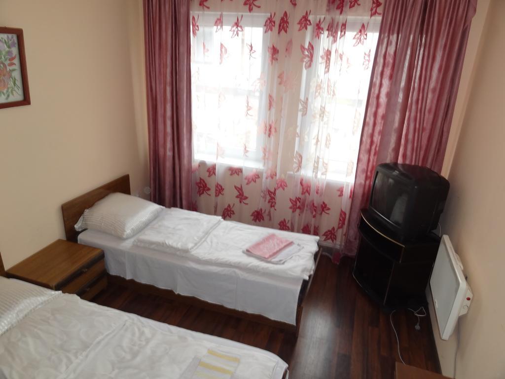 Hotel Rebir Daugavpils Buitenkant foto